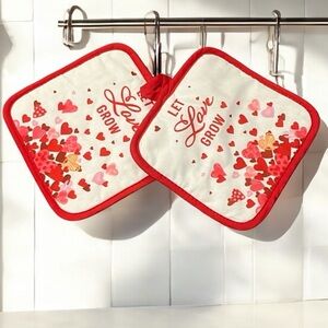 NWT Let Love Grow Potholders